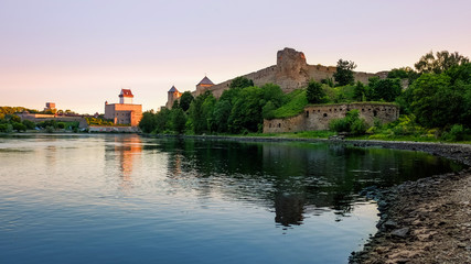 Fototapeta na wymiar Fortress of Ivangorod and Castle of Herman
