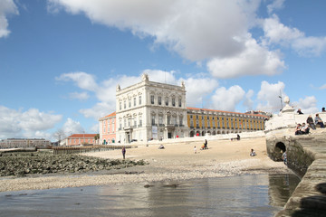 Lisbonne, place du commerce vue de l'embarcadère