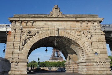 Fototapeta na wymiar Paris, Viaduc de Passy