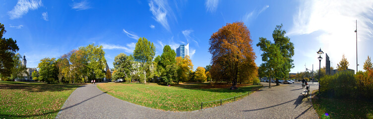 Leipzig im Herbst und seine bunten Blätter.