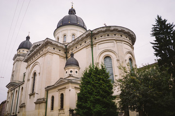 Fototapeta na wymiar Cityscape with catholic church in Lviv, Ukraine