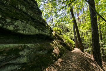 Wandern durch das Felsenland