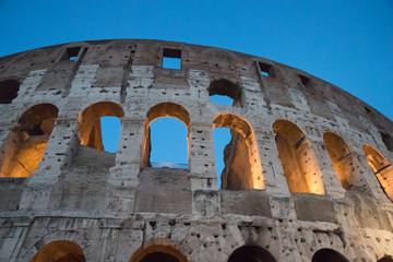 Obraz premium Colosseum at night in Rome, Italy 