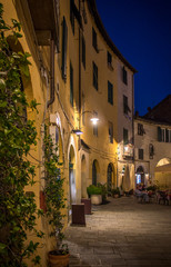 Piazza dell'Anfiteatro in Lucca, Italien