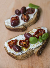 Sandwiches with dried tomatoes