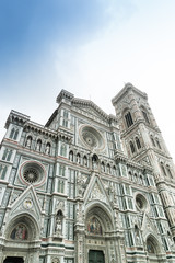 Fototapeta premium Główna fasada The Basilica di Santa Maria del Fiore (Bazylika Najświętszej Marii Panny) we Florencji, Włochy