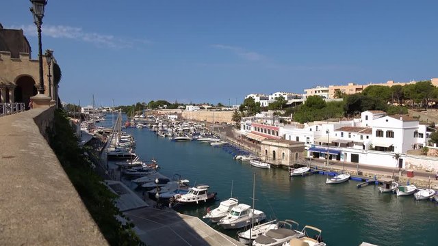 Le port de la ville de Ciutadella sur lîle de Minorque 4k