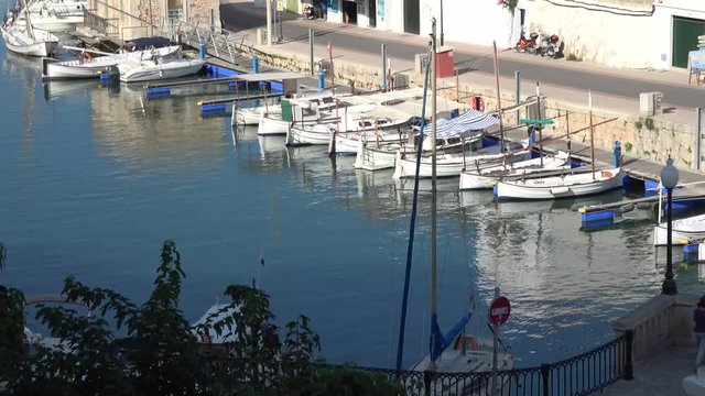 Le port de la ville de Ciutadella sur l&icirc;le de Minorque 4k