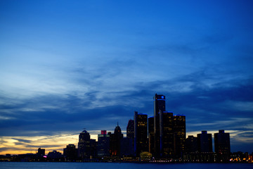 Fototapeta na wymiar Detroit city skyline at dusk