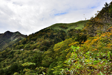 Obraz premium 瓶ヶ森林道寒風山付近から見た石鎚山方面の風景(2016年10月)