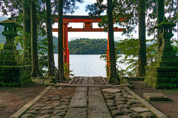 Fototapeta na wymiar Bright red Torii gate on the lake Ashi