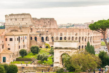 Naklejka premium ruiny imperium rzymskiego w rzymie