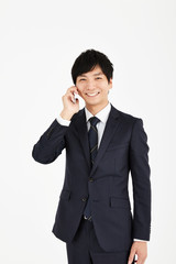 スマートフォンを使うビジネスマン