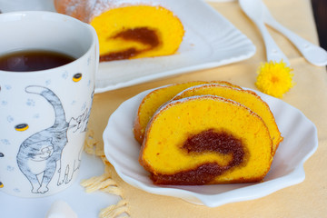 Sponge roulade with apple jam, horizontal