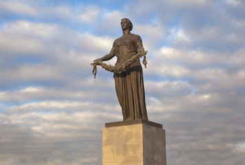 Монумент "Родина-Мать". Пискарёвское мемориальное  кладбище. Санкт-Петербург. Россия.