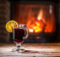 Hot mulled wine with orange slice, cloves and cinnamon stick.