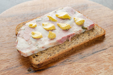 Scheibe Brot mit Soppressata Presswurst