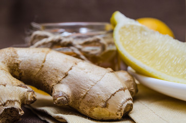 Set of lemon ginger and honey for treatment or detoxification.