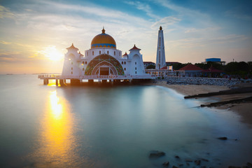 Fototapeta na wymiar Malacca straits mosque at sunset, Malacca Malaysia