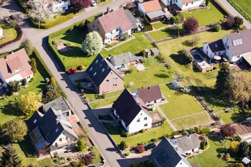 Abwaschbare Fototapete Luftbild Häuser am Stadtrand