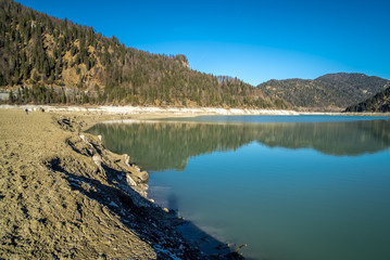 Abenddämmerung am Ufer des Sylvensteinsees