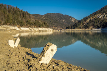 Überreste des Dorfes Fall am Sylvensteinsee