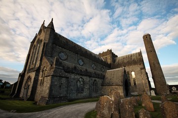 St. Canice Cathedral and Round Tower in Kilkenny - obrazy, fototapety, plakaty