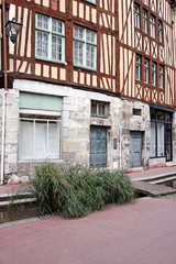 Fototapeta na wymiar houses on rue eau de robec
