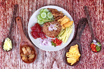  Jasmine rice with spicy fried chicken salad (Khao Yum Kai Zap in Thai)