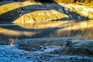 Abendlicht am winterlichen Seeufer