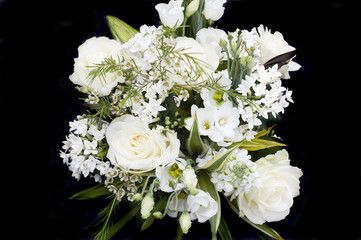 Obraz na płótnie Canvas Overhead View of White Bouquet on Black Background