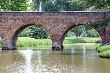 Fototapeta na wymiar medieval bricks bridge