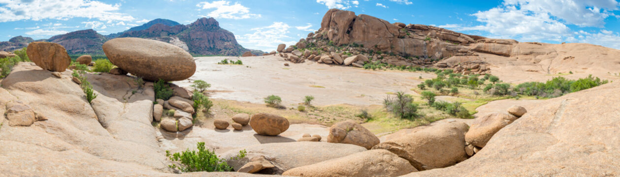 Bulls Party und Elephants Head, Erongo, Namibia, Panorama 