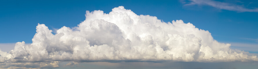 Blue sky with big fluffy cumulus cloud wide panoramic background - obrazy, fototapety, plakaty