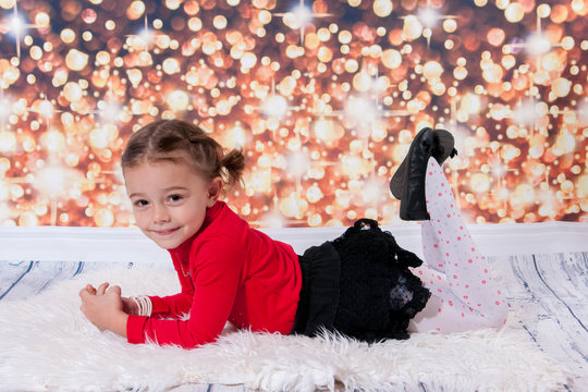 jolie fillette au d&eacute;cor paillet&eacute;