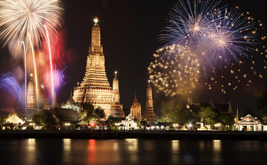 Fototapeta premium exotic new year - Bangkok new year countdown fireworks at Wat Ar