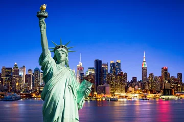 Foto auf Leinwand New York City skyline mit Freiheitsstatue © eyetronic