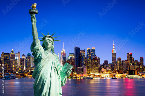 Fototapete New York City Skyline Mit Freiheitsstatue - Amerika Fototapeten -eyetronic