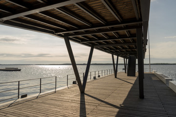 Hafen / Hafenanlage an einem See