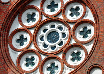 Palanga - Fensterrose der neugotischen Sankt-Marien-Kirche