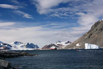 Foto auf Alu-Dibond Schiff in der Antarktis © bummi100