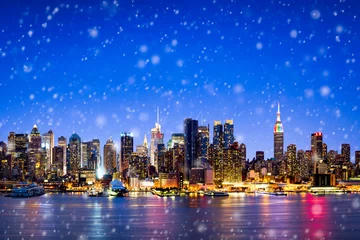 Foto op Plexiglas New York skyline im Winter mit Schnee © eyetronic