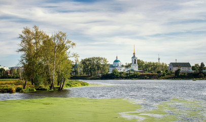 Свято-Троицкий храм — православная церковь в городе Арамиле, Екатеринбург, Россия © 7ynp100