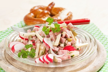 Wurst-Käse-Salat