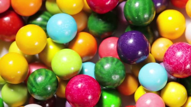 Multi-colored chewing gum