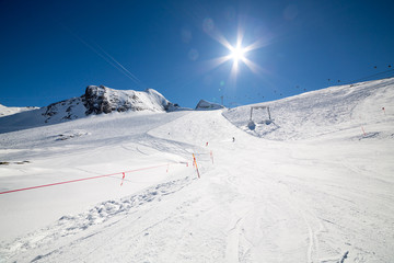 Kitzsteinhorn - Kaprun ski area during sunny wather in spring season 2016 - 124385027