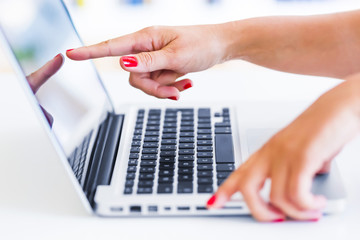 Businesswoman finger pointing to the screen of her laptop