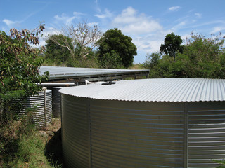 Round metal water storage tanks