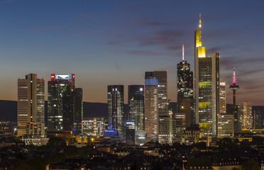 Fototapeta na wymiar Skyline von Frankfurt am Abend
