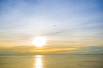 Naklejka premium Landscape of far ocean in morning sky background.